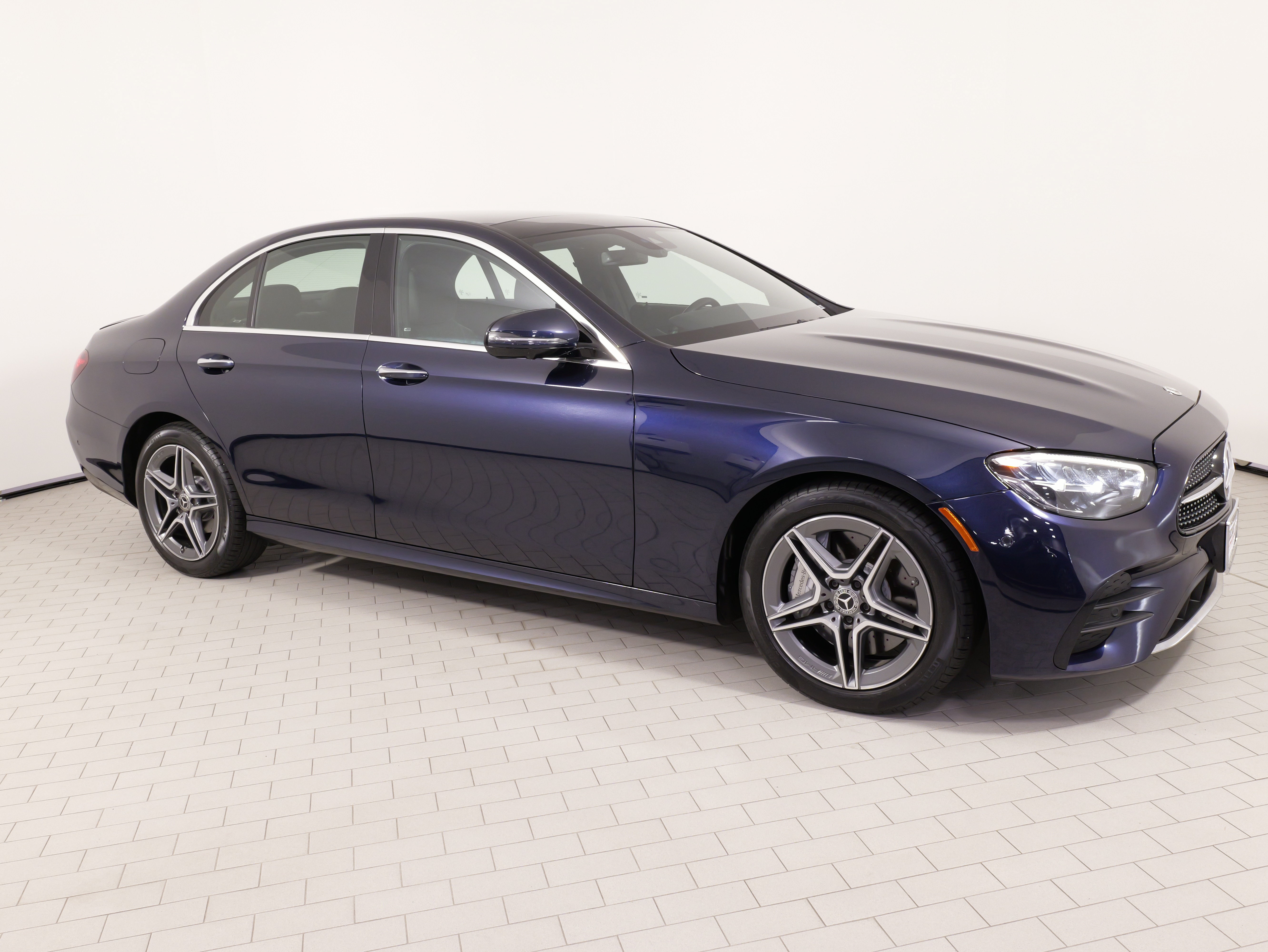 Used 2023 Mercedes-Benz E 350 4MATIC Sedan image 7
