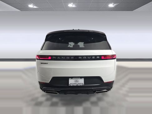 Used 2025 Land Rover Range Rover Sport SE image 9