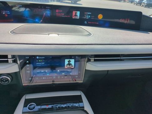 Used 2025 Lincoln Navigator Reserve AWD/4WD image 21