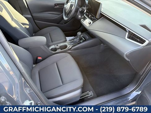 Used 2025 Toyota Corolla LE FWD image 23