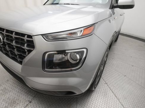 Used 2025 Hyundai Venue SEL FWD image 22