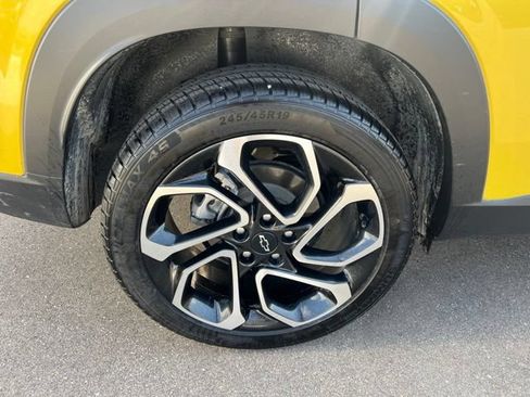 Used 2024 Chevrolet Trax RS w/ Sunroof Package FWD image 9