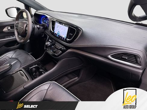 Used 2023 Chrysler Pacifica Limited w/ Uconnect Theater Family Group AWD/4WD image 35