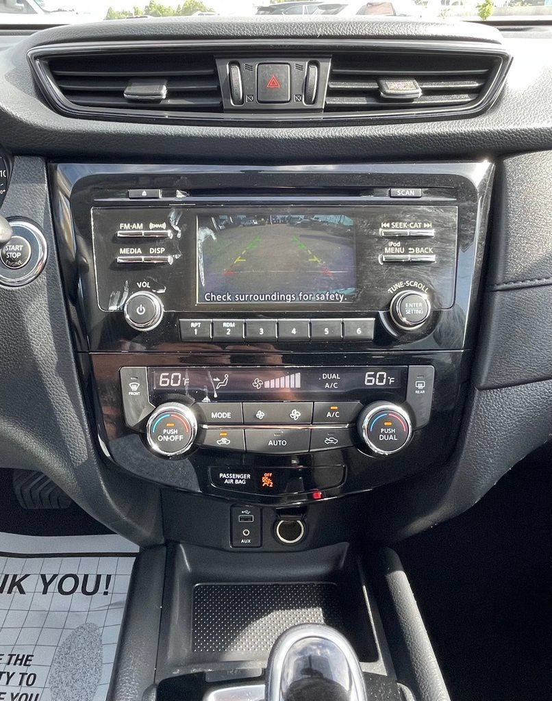 Used 2017 Nissan Rogue SV FWD image 23
