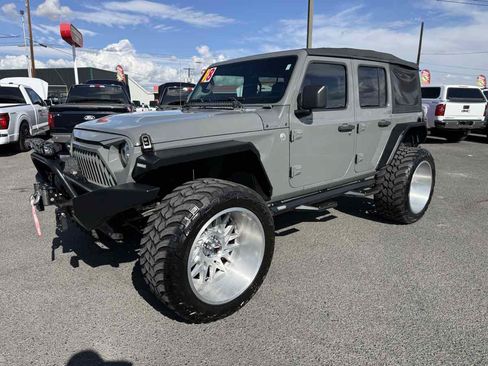 Used 2018 Jeep Wrangler Unlimited Sport AWD/4WD image 3