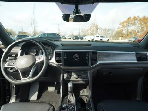 Used 2021 Volkswagen Atlas Cross Sport SE w/ Panoramic Sunroof Package image 26