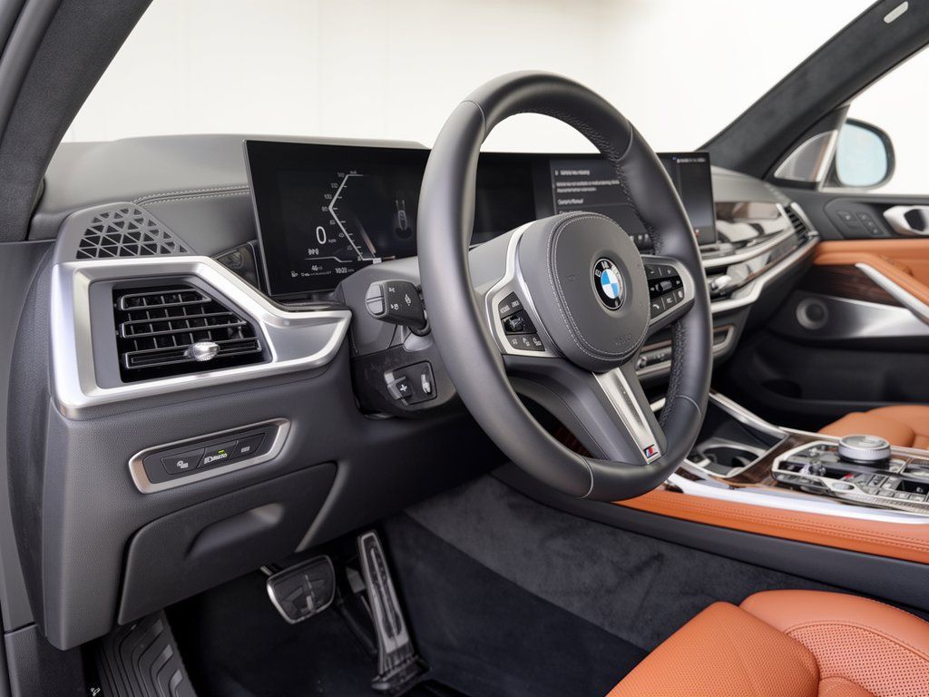 Used 2026 BMW X7 xDrive40i w/ Executive Package AWD/4WD image 4