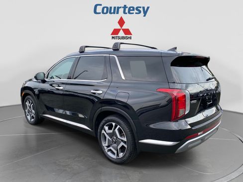 Used 2023 Hyundai Palisade Limited AWD/4WD image 3