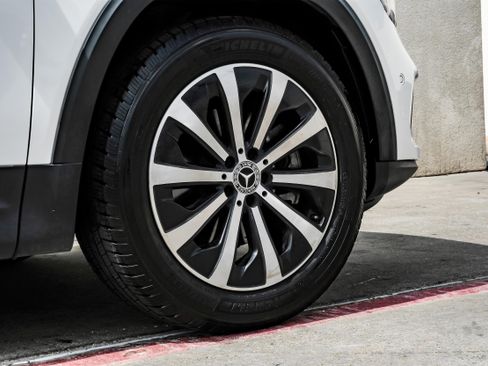 Used 2022 Mercedes-Benz GLB 250 w/ Premium Package Lite image 52