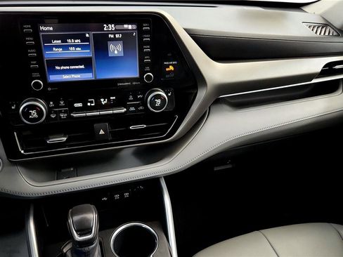 Certified 2020 Toyota Highlander XLE image 43