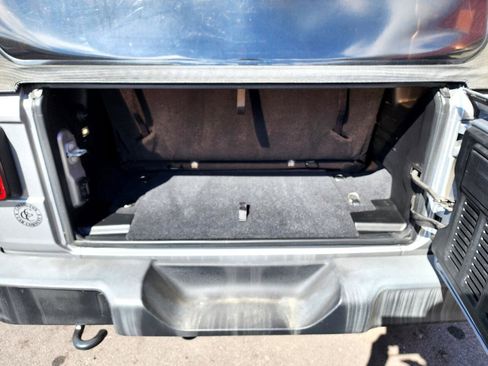 Used 2018 Jeep Wrangler Sport image 12