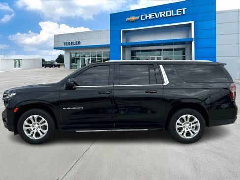 Used 2023 Chevrolet Suburban LT w/ Luxury Package RWD image 8