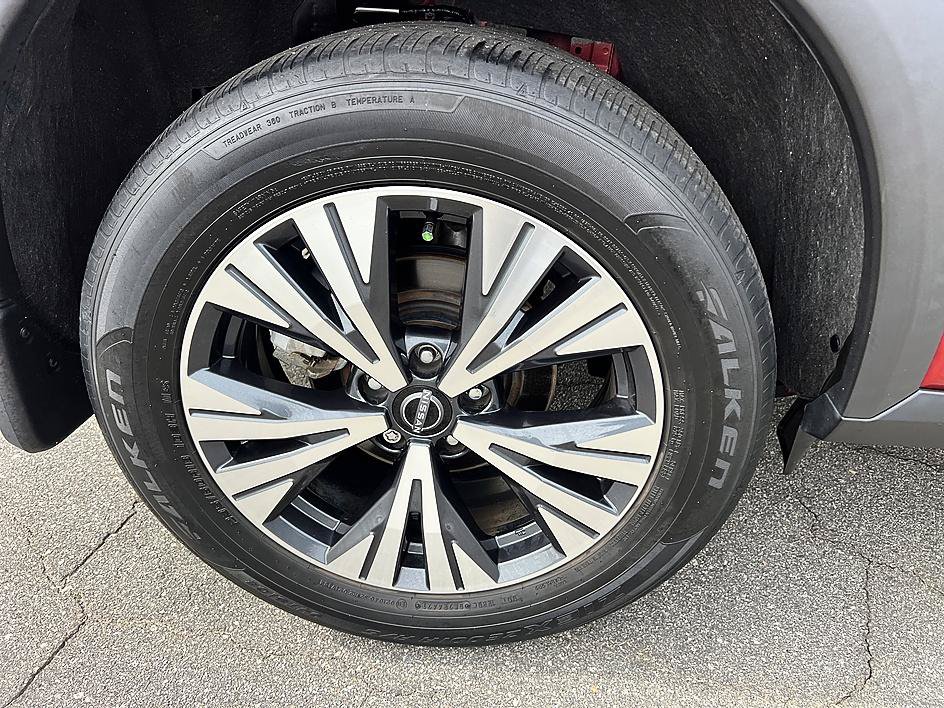 Certified 2022 Nissan Rogue SV FWD image 11