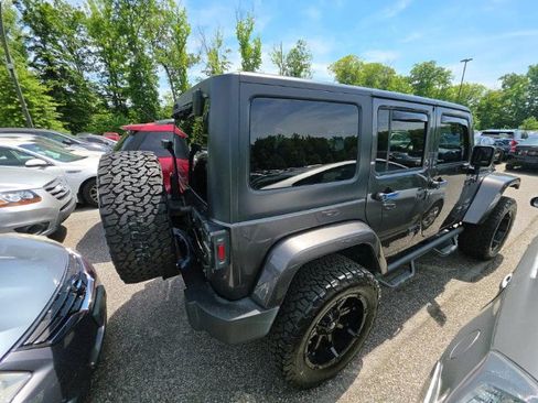 Used 2017 Jeep Wrangler Unlimited Sahara w/ Connectivity Group AWD/4WD image 4