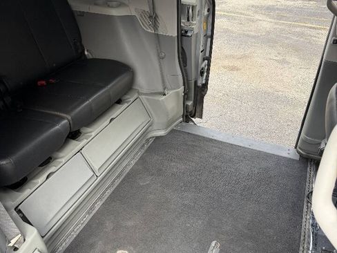 Used 2014 Toyota Sienna SE FWD image 17
