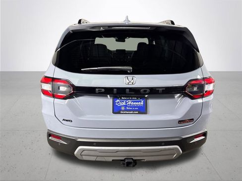 Certified 2025 Honda Pilot TrailSport image 8