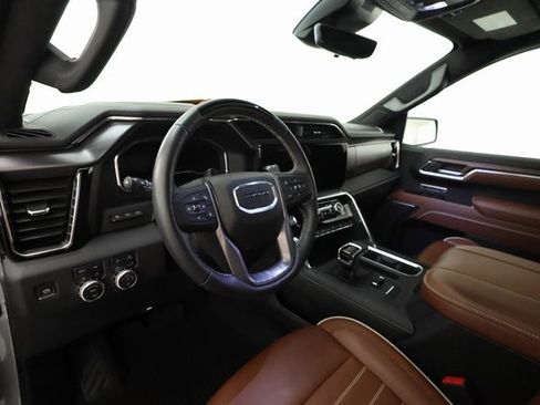 Used 2025 GMC Sierra 1500 Denali Ultimate image 10