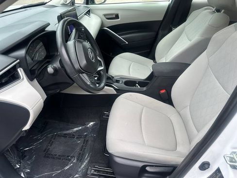 Used 2024 Toyota Corolla Cross LE w/ Moonroof Package AWD/4WD image 27