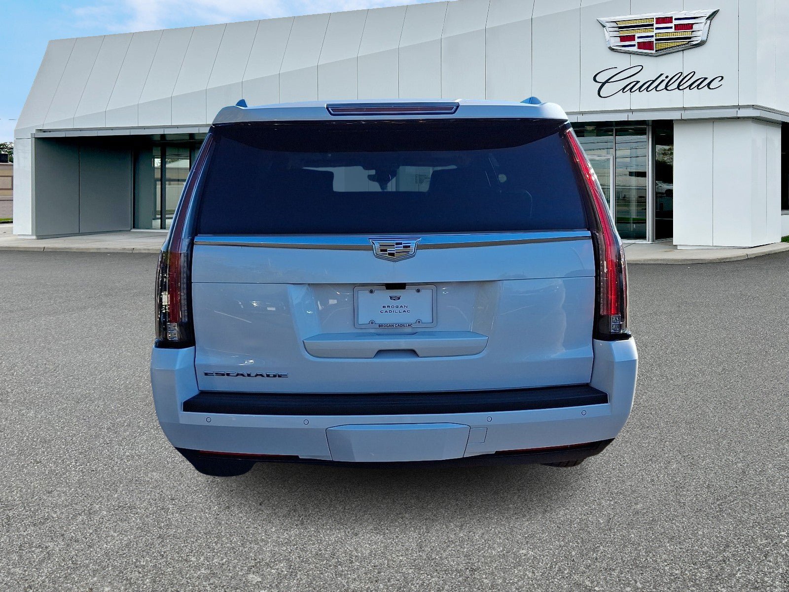Used 2020 Cadillac Escalade Luxury AWD/4WD image 5