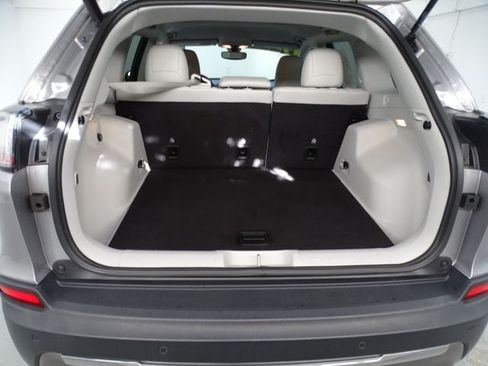 Used 2019 Jeep Cherokee Limited AWD/4WD image 23