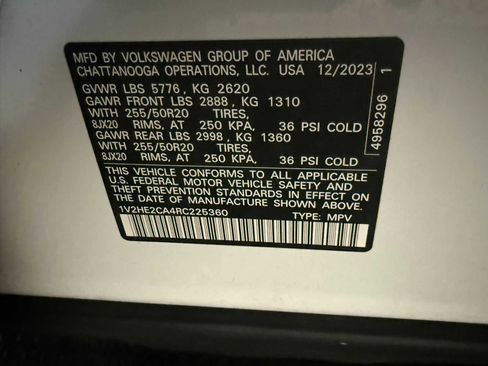 Certified 2024 Volkswagen Atlas Cross Sport SE image 38