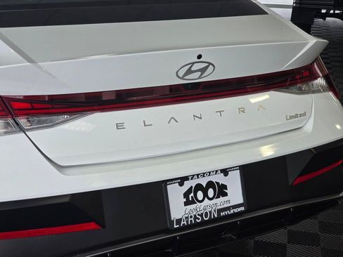 New 2026 Hyundai Elantra Limited FWD image 12