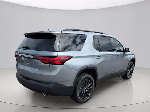 Used 2023 Chevrolet Traverse RS FWD image 2