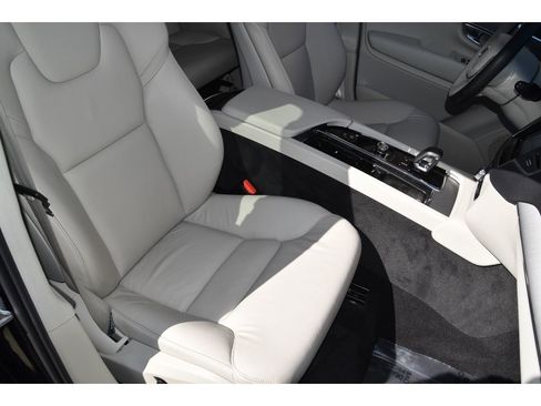 Used 2024 Volvo XC90 B5 Core w/ Protection Package Premier image 32