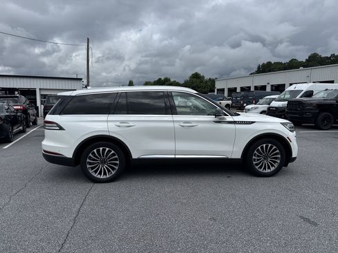 Used 2023 Lincoln Aviator Reserve w/ Equipment Group 201A RWD image 9