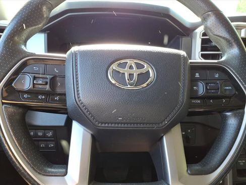 Used 2022 Toyota Tundra SR5 w/ SR5 Convenience Package AWD/4WD image 17
