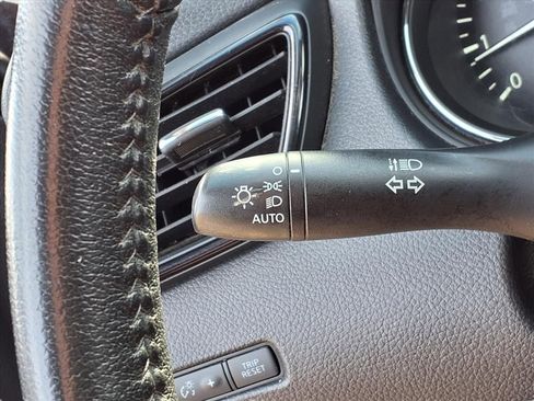 Used 2020 Nissan Rogue SV image 16