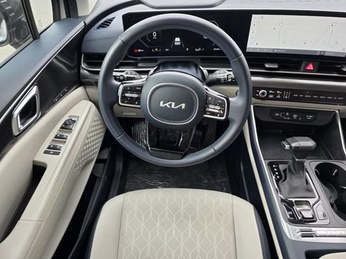 Used 2025 Kia Carnival SX FWD image 21