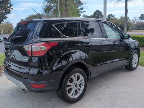 Used 2017 Ford Escape SE image 9