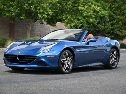 Used 2015 Ferrari California T RWD image 14