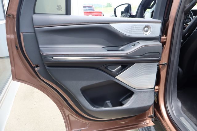 Used 2025 Lincoln Navigator Black Label AWD/4WD image 29