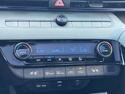 Certified 2025 Hyundai Elantra Limited image 23