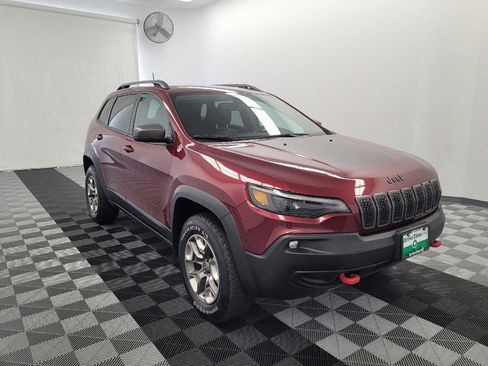 Used 2019 Jeep Cherokee Trailhawk AWD/4WD image 13