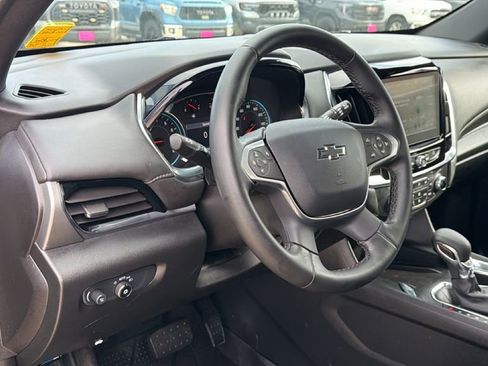 Used 2023 Chevrolet Traverse LT FWD image 17