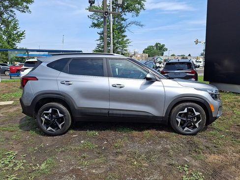 Certified 2025 Kia Seltos EX FWD image 7