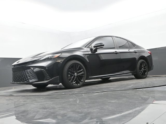 Used 2025 Toyota Camry SE FWD image 12