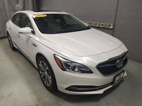 Used 2019 Buick LaCrosse Essence w/ Sun and Shade Package FWD image 5