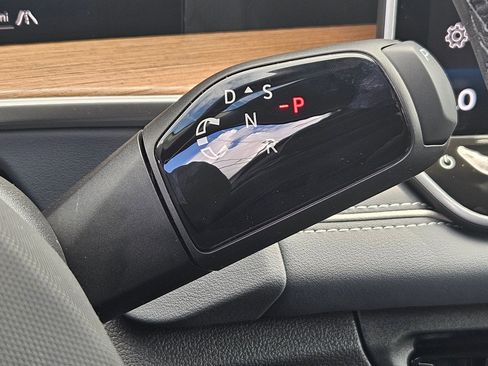 New 2026 Volkswagen Tiguan SEL R-Line AWD/4WD image 17