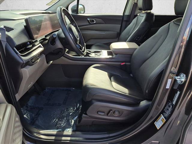 Used 2026 Kia Carnival EX FWD image 16