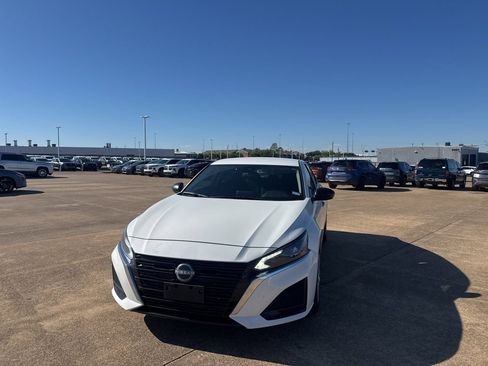 Certified 2025 Nissan Altima 2.5 S image 5