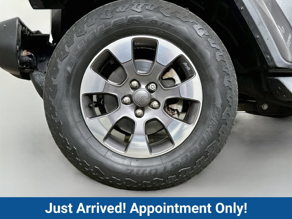 Used 2018 Jeep Wrangler Unlimited Sahara AWD/4WD image 37