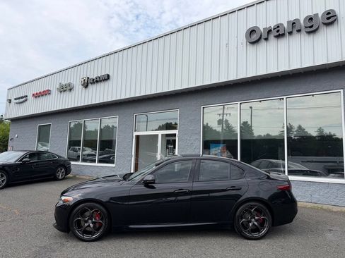 Used 2018 Alfa Romeo Giulia Ti Sport w/ Quick Order Package 22S Sport AWD/4WD image 2
