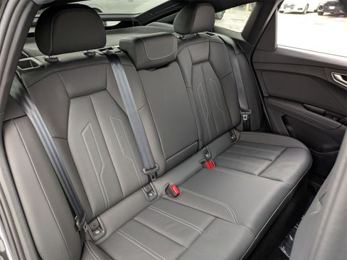 Used 2025 Audi Q4 e-tron Premium Plus w/ Premium Plus image 29