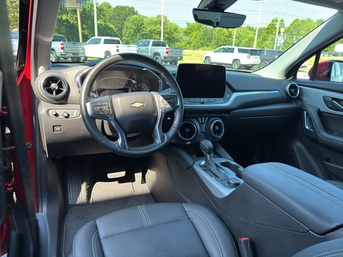 Used 2023 Chevrolet Blazer LT w/ Sound & Technology Package FWD image 9