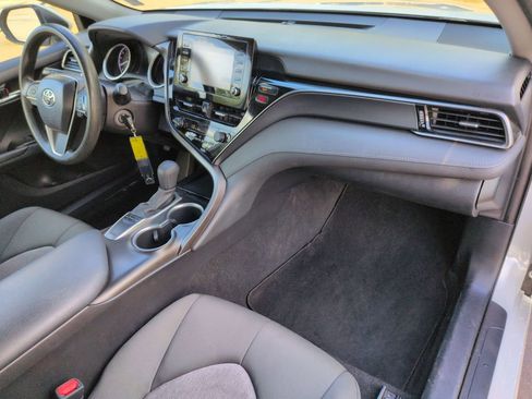 Used 2022 Toyota Camry LE image 26
