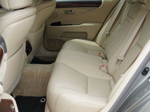 Used 2017 Lexus LS 460 w/ Comfort Package RWD image 20